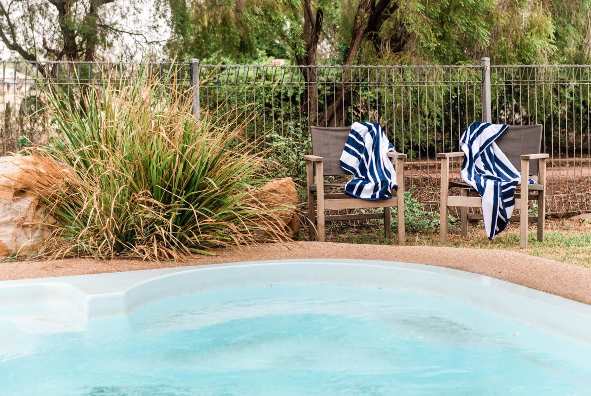 Villa Saltbush Retreat à Longreach Extérieur photo