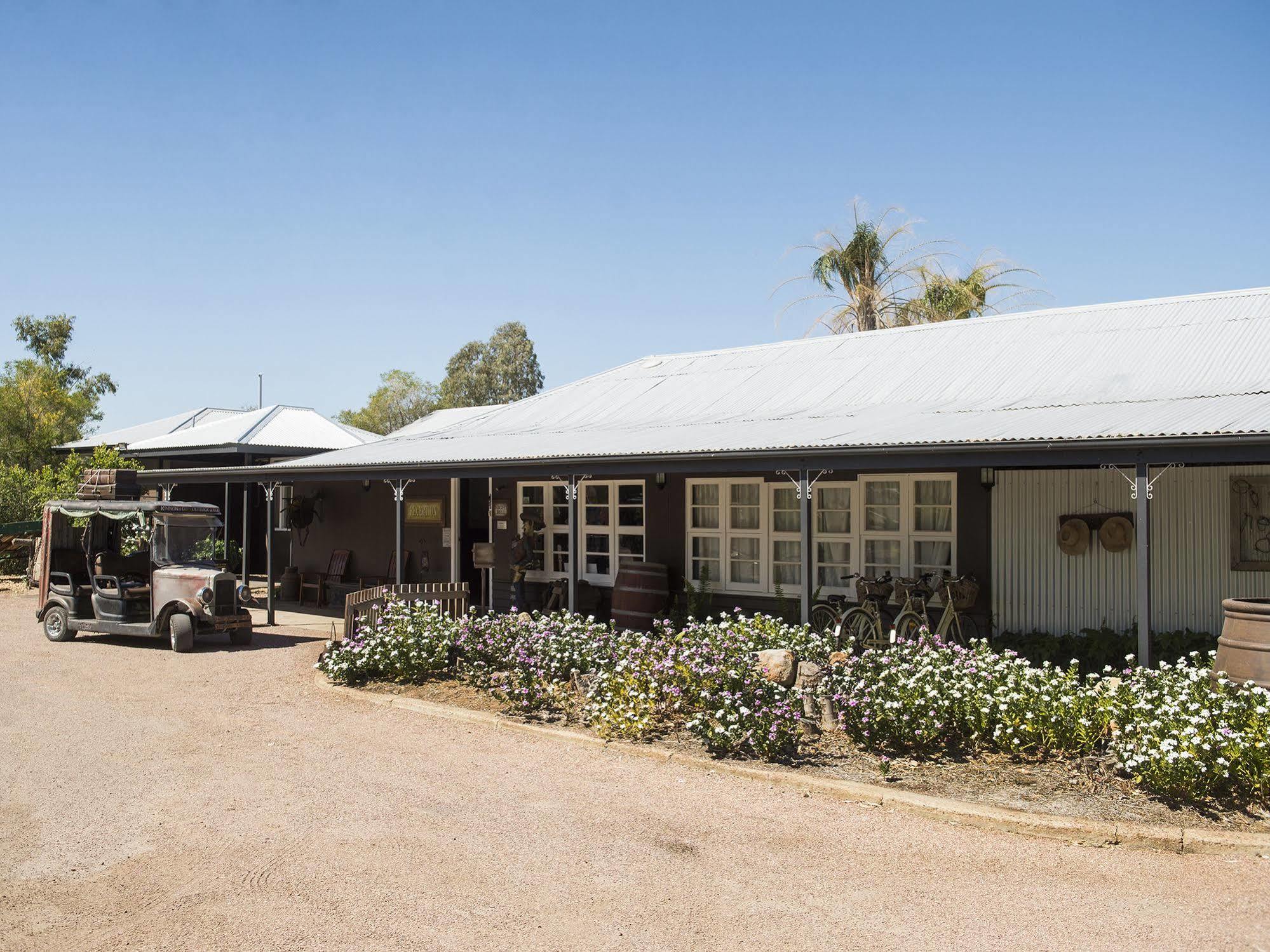 Villa Saltbush Retreat à Longreach Extérieur photo