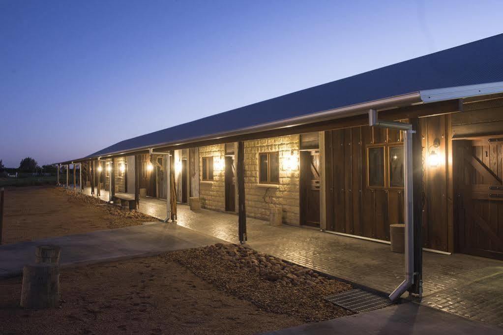 Villa Saltbush Retreat à Longreach Extérieur photo